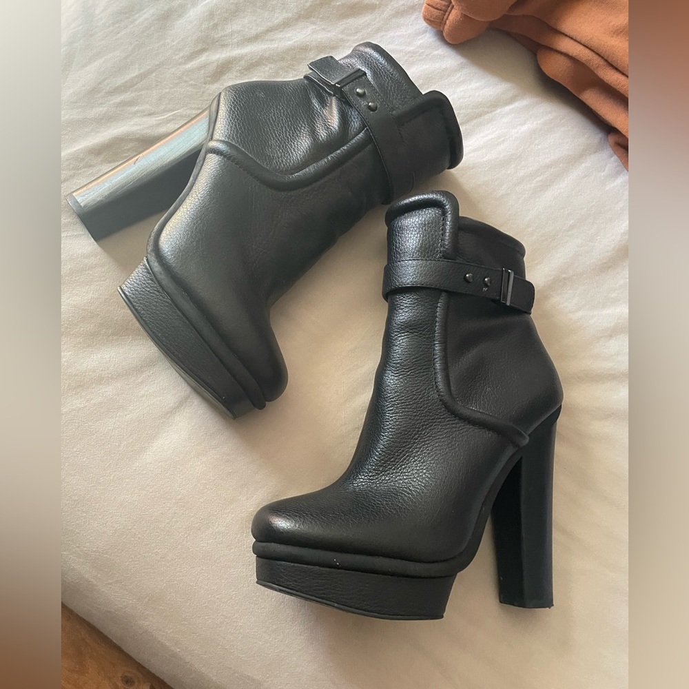 Kelsi dagger tall leather booties size 7.5